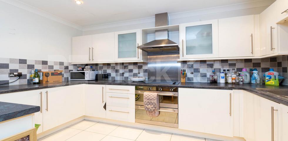 			SECURE PARKING AND ONSITE GYM INC, 2 Bedroom, 1 bath, 1 reception Apartment			 Northpoint, Tottenham lane, Crouch End